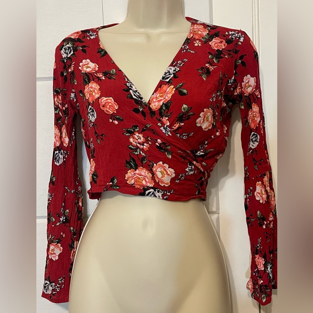 COTTON ON- red floral wrap top with a sexy V neck Size XS- S